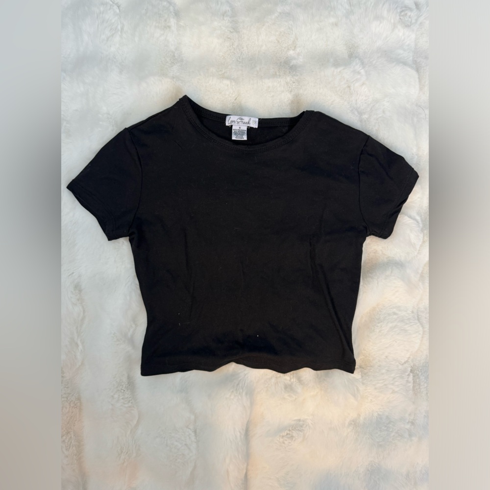 WOMANS black crop top stretchy